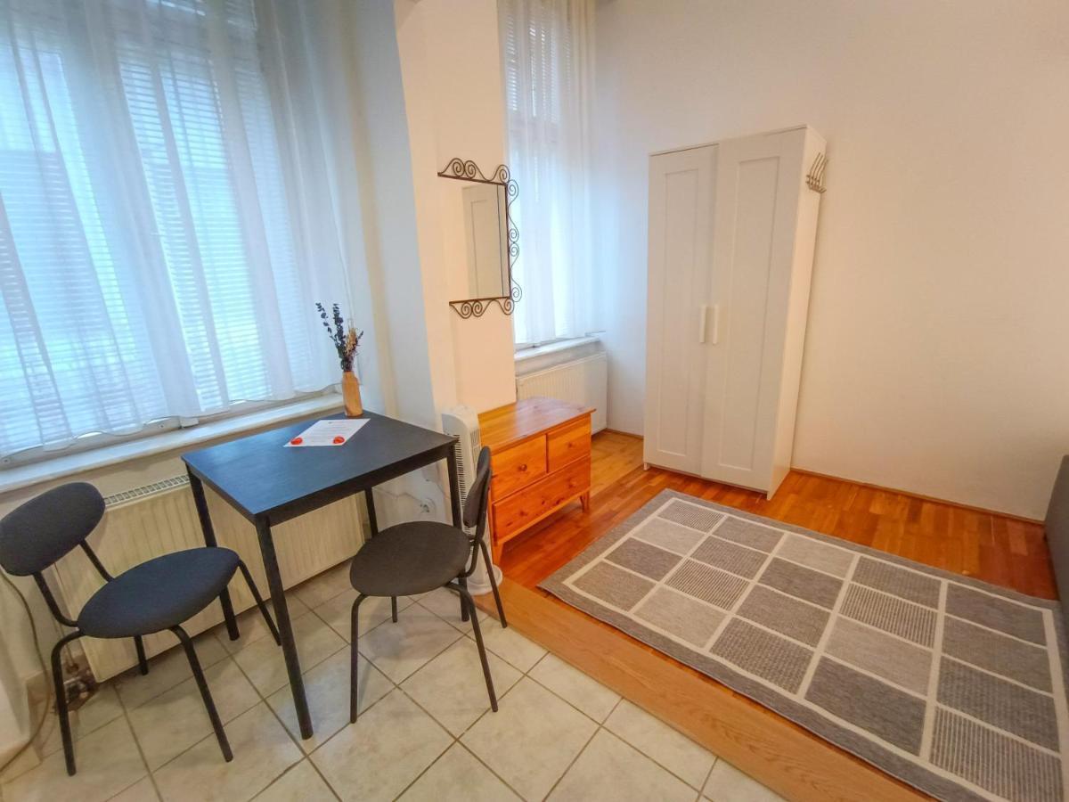 Apartment R172 Elitehost Raday Studio *