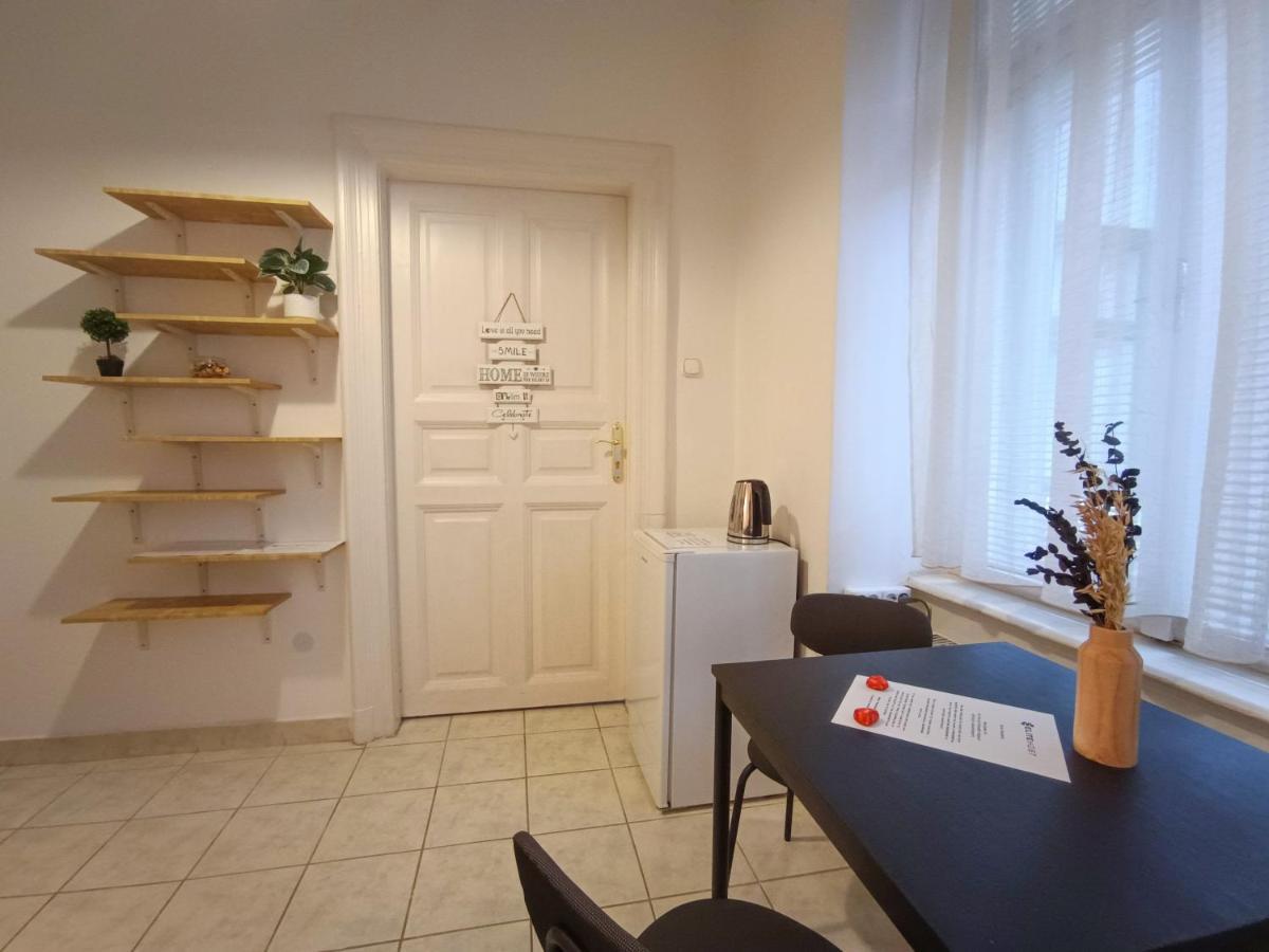 Apartment R172 Elitehost Raday Studio *