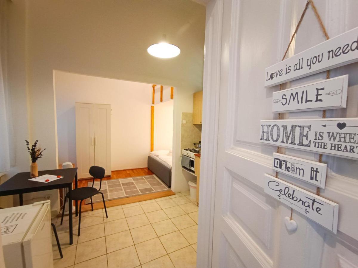 Apartment R172 Elitehost Raday Studio
