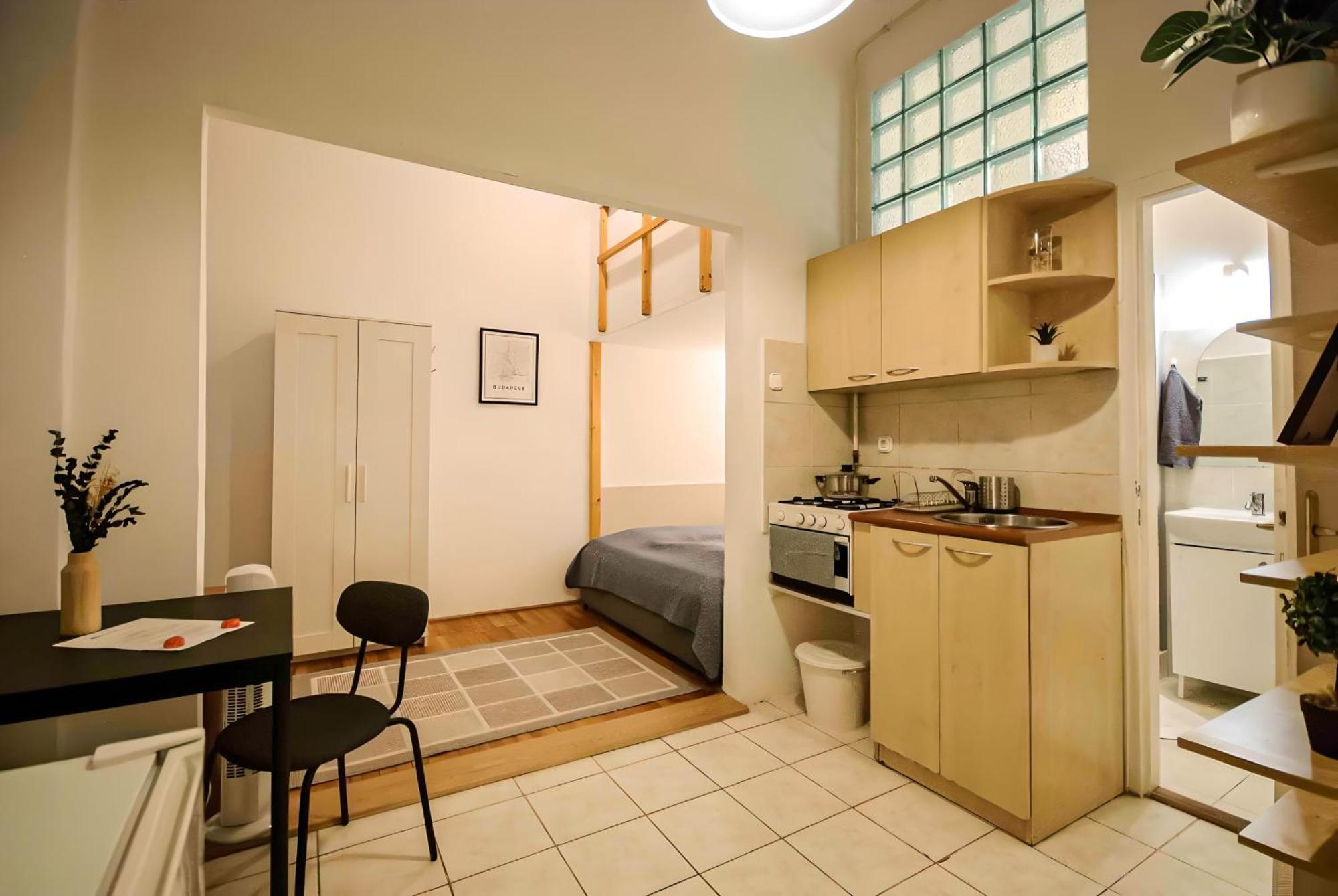 R172 Elitehost Raday Studio * Budapeste